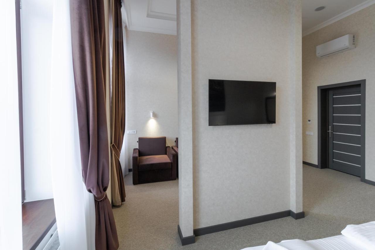 Opera Passage Hotel & Apartments Lviv Extérieur photo