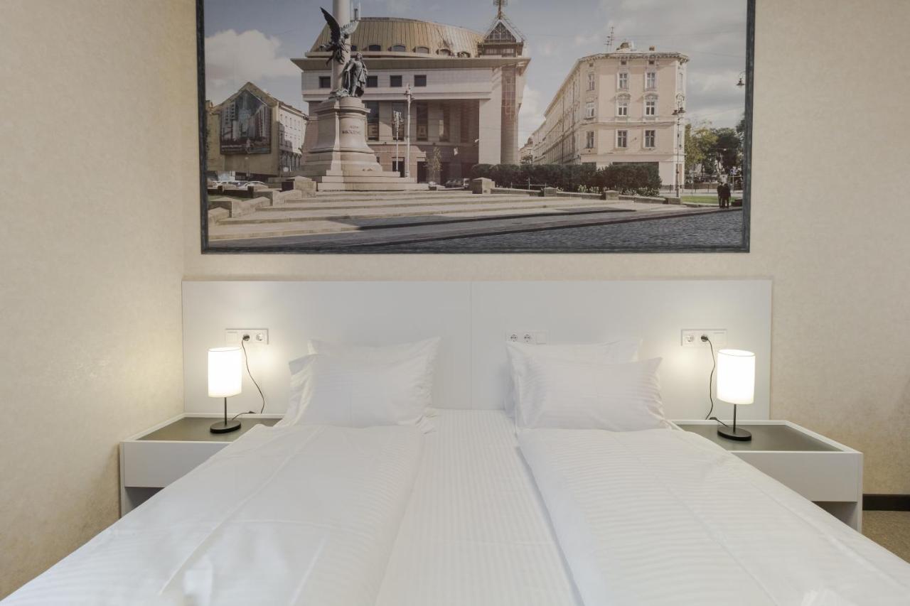 Opera Passage Hotel & Apartments Lviv Extérieur photo